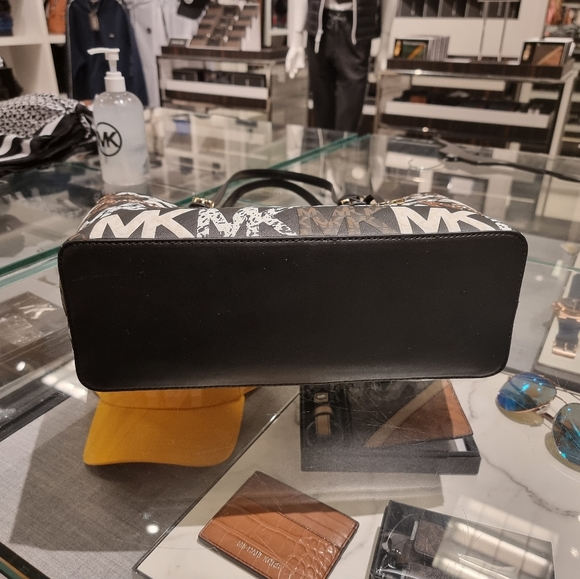 Michael Kors 3 Piece Bundle - Picture 11 of 16